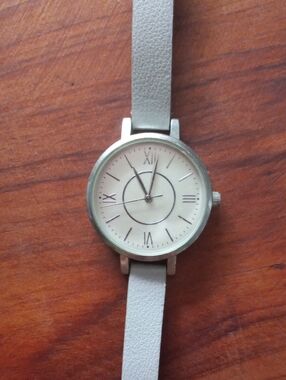 Minimalist Ivory Dial Watch with Light Gray Strap